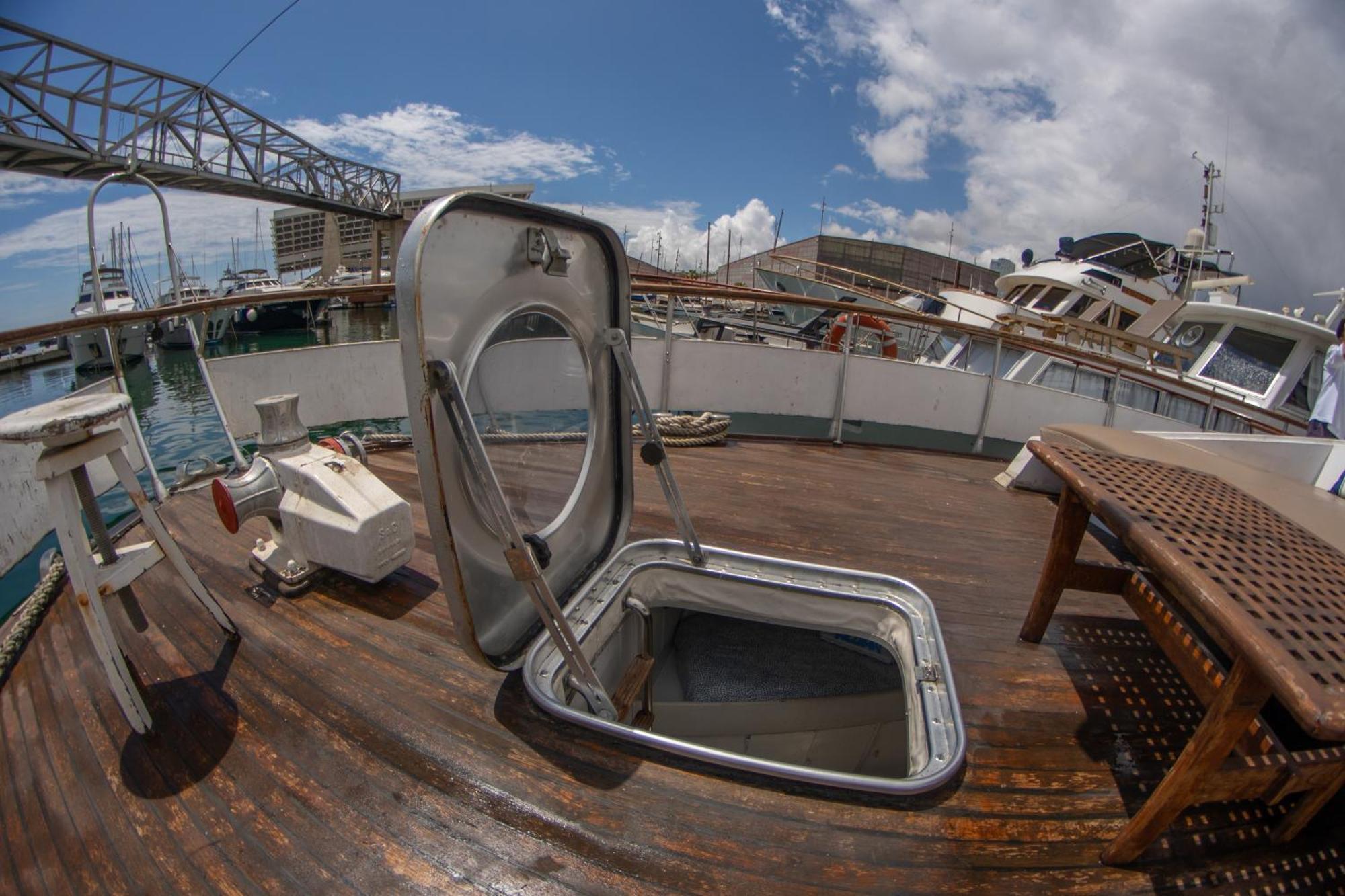 Charter Boat Barcelone